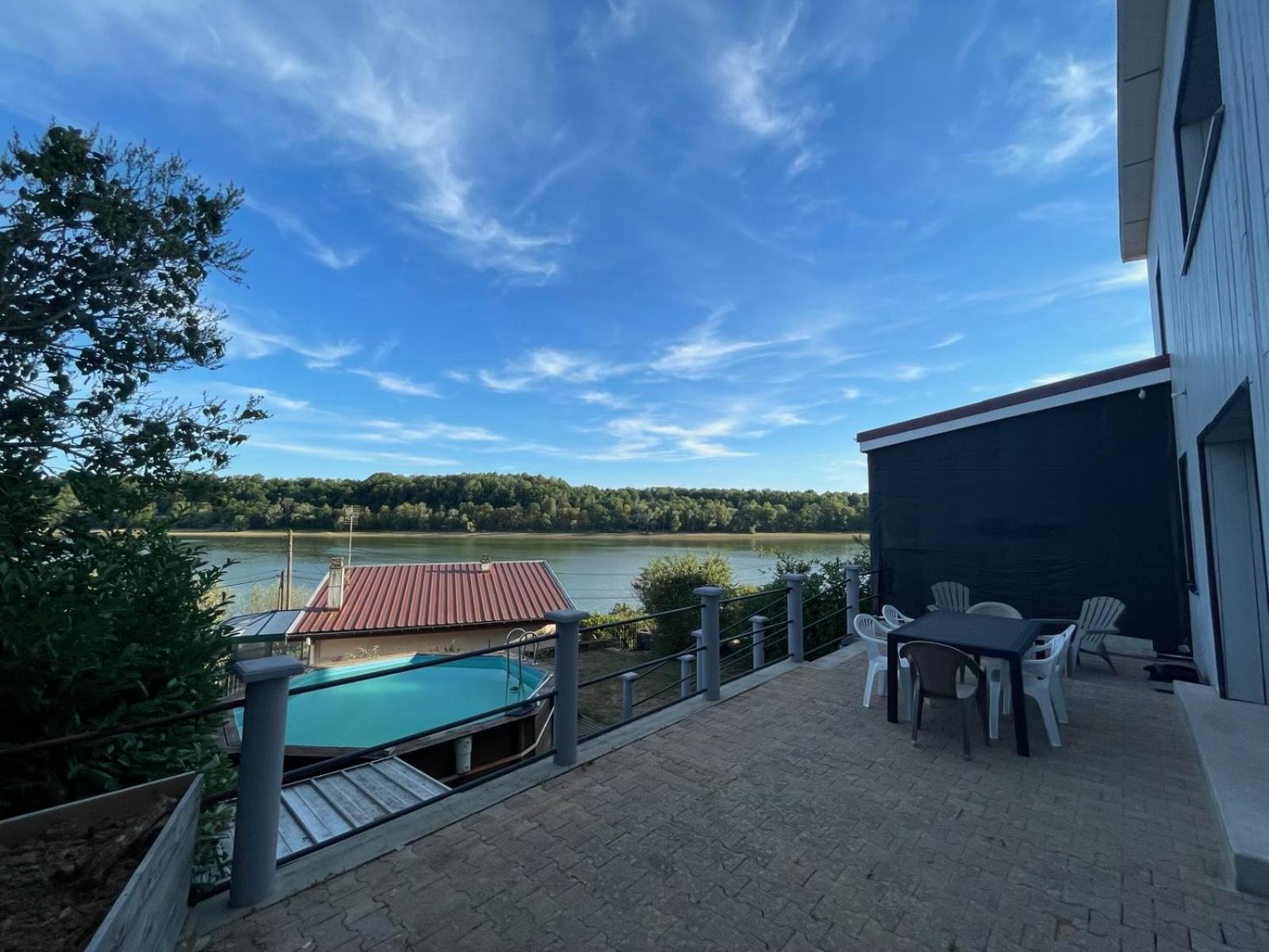 Cottage Chaleureux Avec Vue Sur Lac Changey 外观 照片